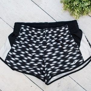 ✔️NIKE✔️ Dri-Fit Shorts Size S Black & White